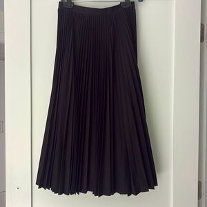 Like new!!! Sunburst midi skirt